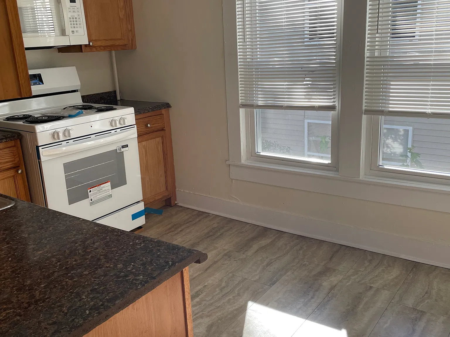 4 bed, 1250 sqft, $2,100 — Photo 3