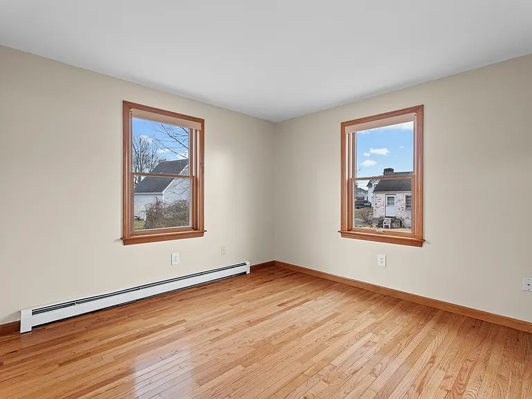 62 Brookside Ave E — Photo 23