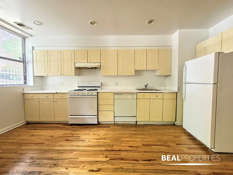 917 W Dakin St — Photo 24