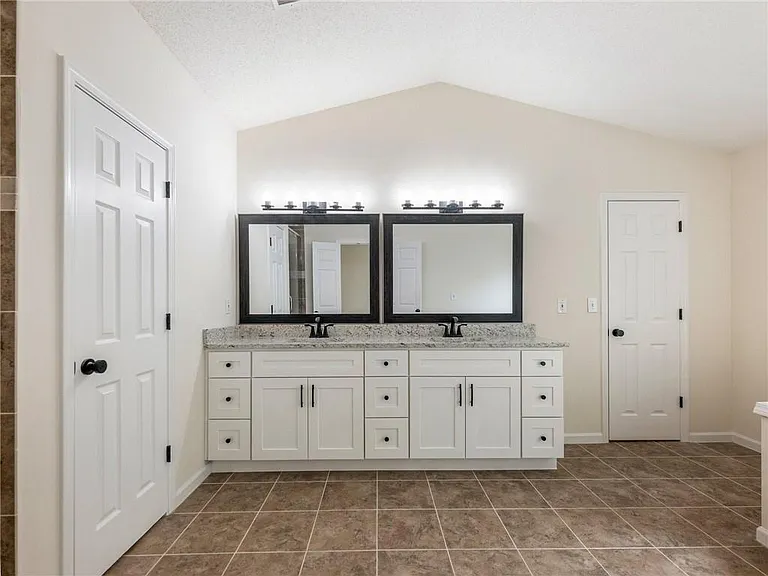 10100 Barston Ct — Photo 18