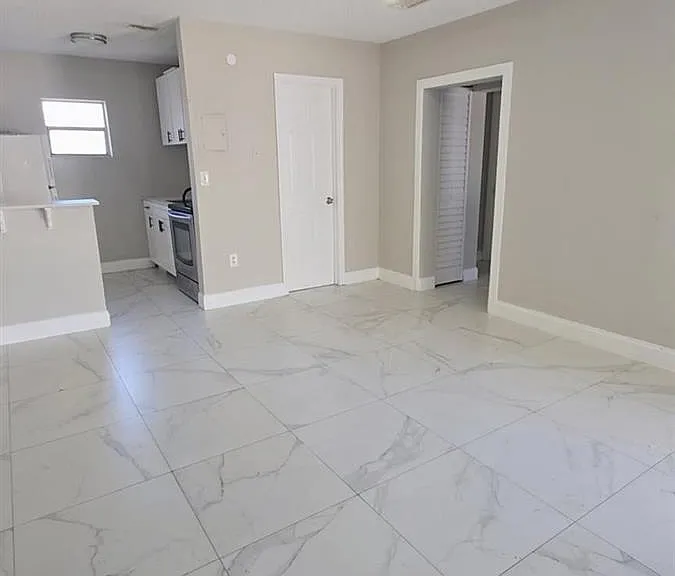 616 NW 5th Ave #2 — Photo 2