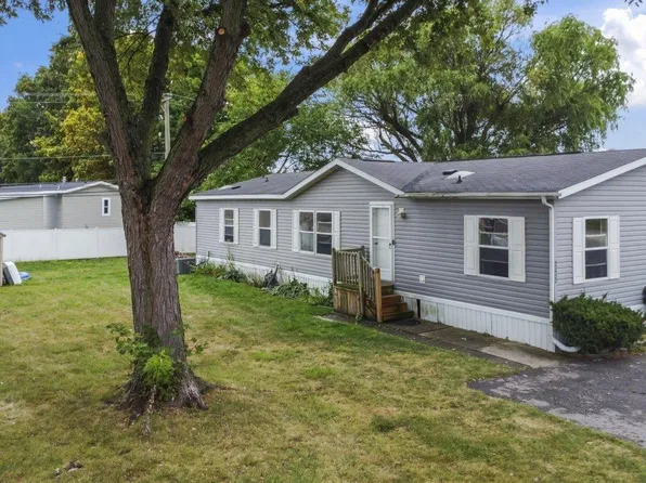 52522 Potomac Ct, New Baltimore, MI 48051