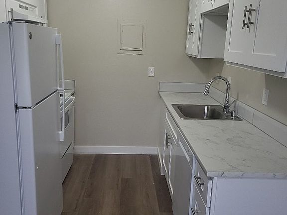 2nd image of 1806 E Fourth Plain Blvd APT 20