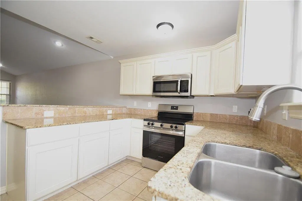 3 bed, 2.5 bath, 1623 sqft, $1,500 — Photo 3