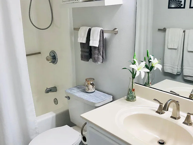 Upstairs full bath
