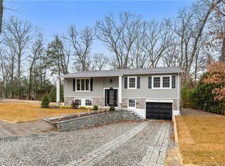 376 Candlewood Lake Rd N, New Milford, CT 06776