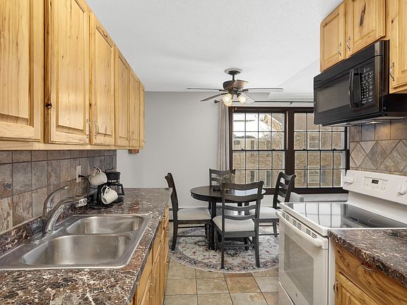 5th image of 811 Smetana Rd APT 8