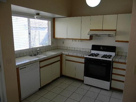 4th image of 8157 Port Royale Way