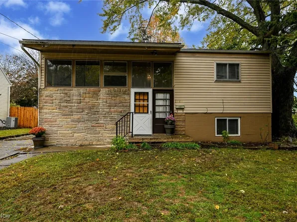 2784 Conway St, Akron, OH 44314
