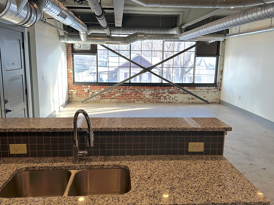 1st image of 150 Jefferson St #17
