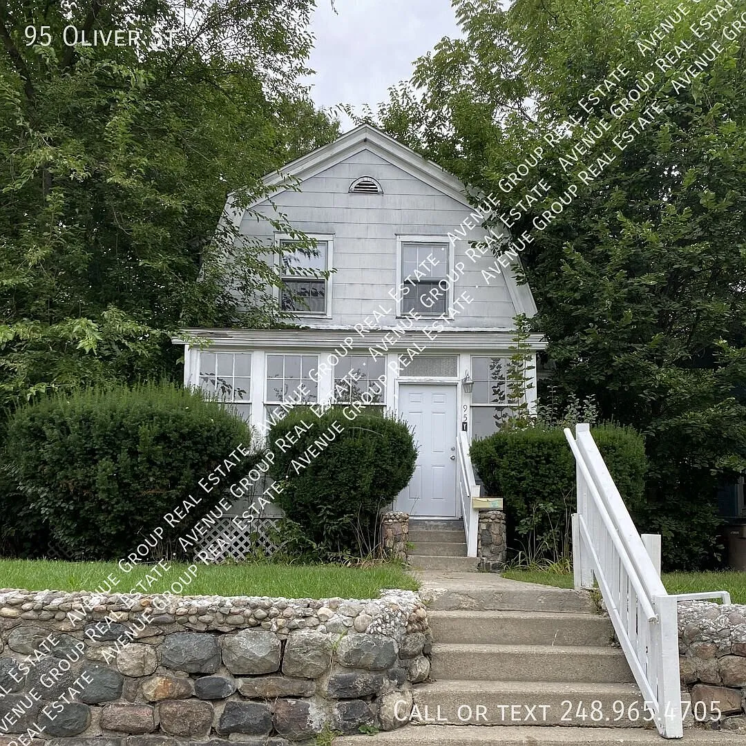 Updated 4-Bedroom Home for Lease in Pontiac, MI — Photo 1