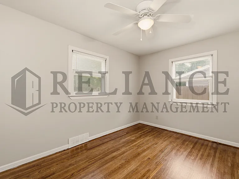 3349 S Vine St — Photo 28