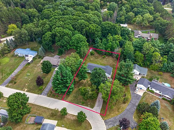4th image of 911 Scott Dr