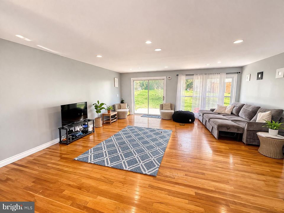 2nd image of 4416 Mahan Rd