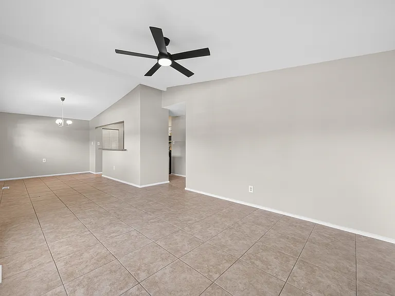 2821 Yale St — Photo 6