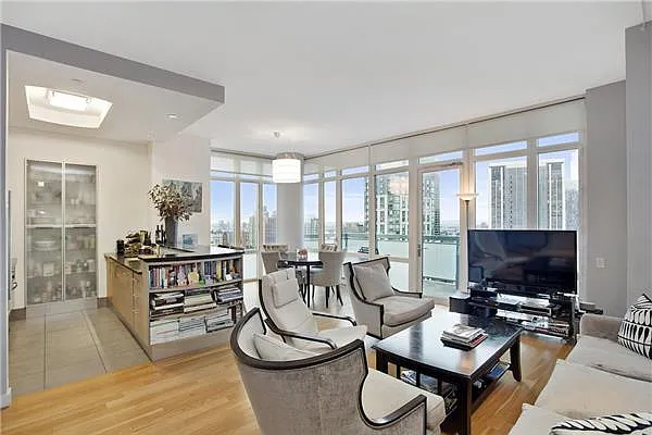 Sold by Platinvm Property Group New York | media 1