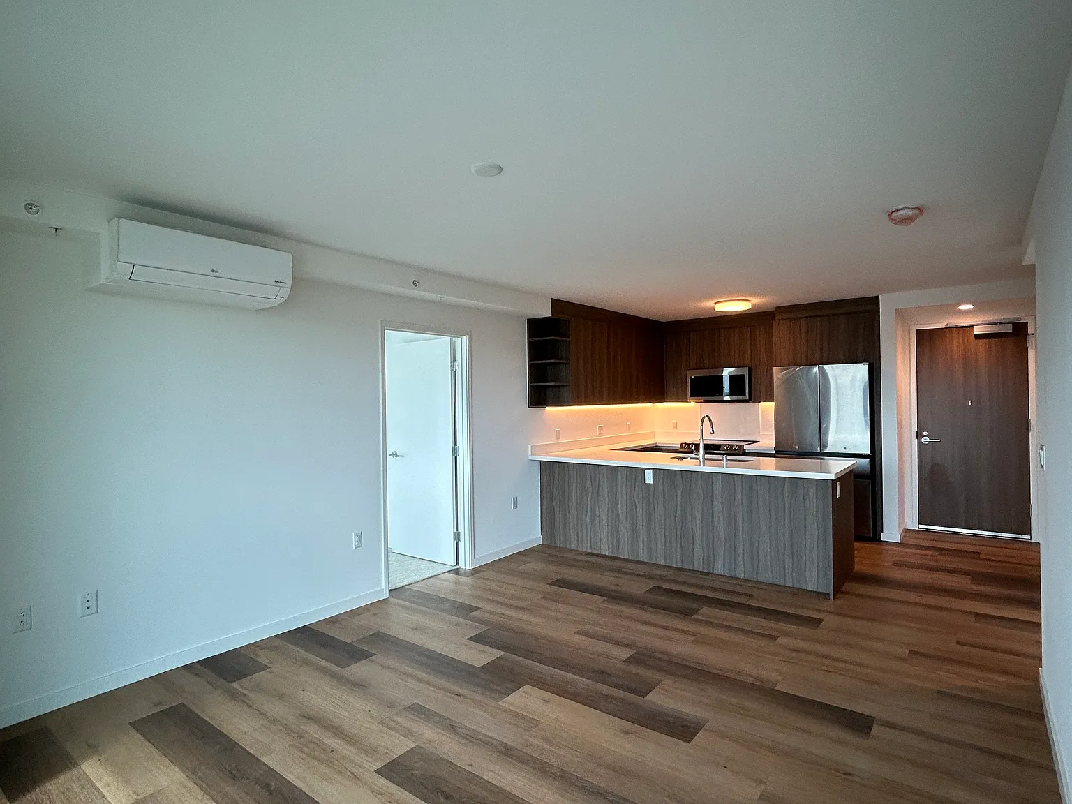 2 bed, 914 sqft, $4,125 — Photo 4