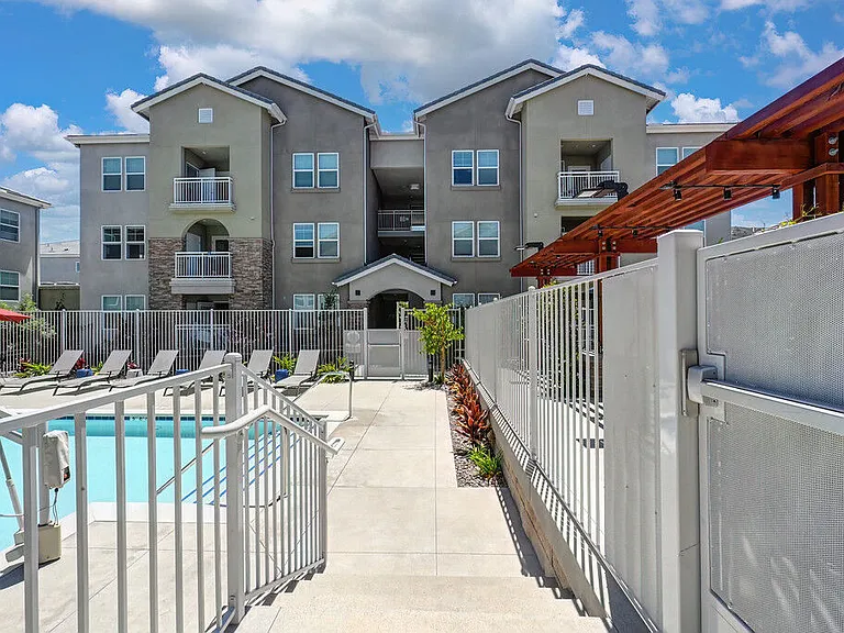 Vela Apartments — Photo 25