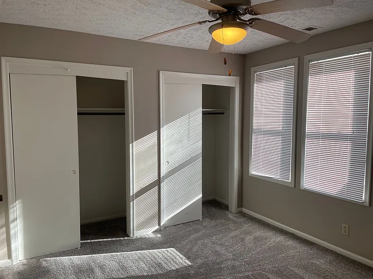 Bristol Square Apartments — Photo 248