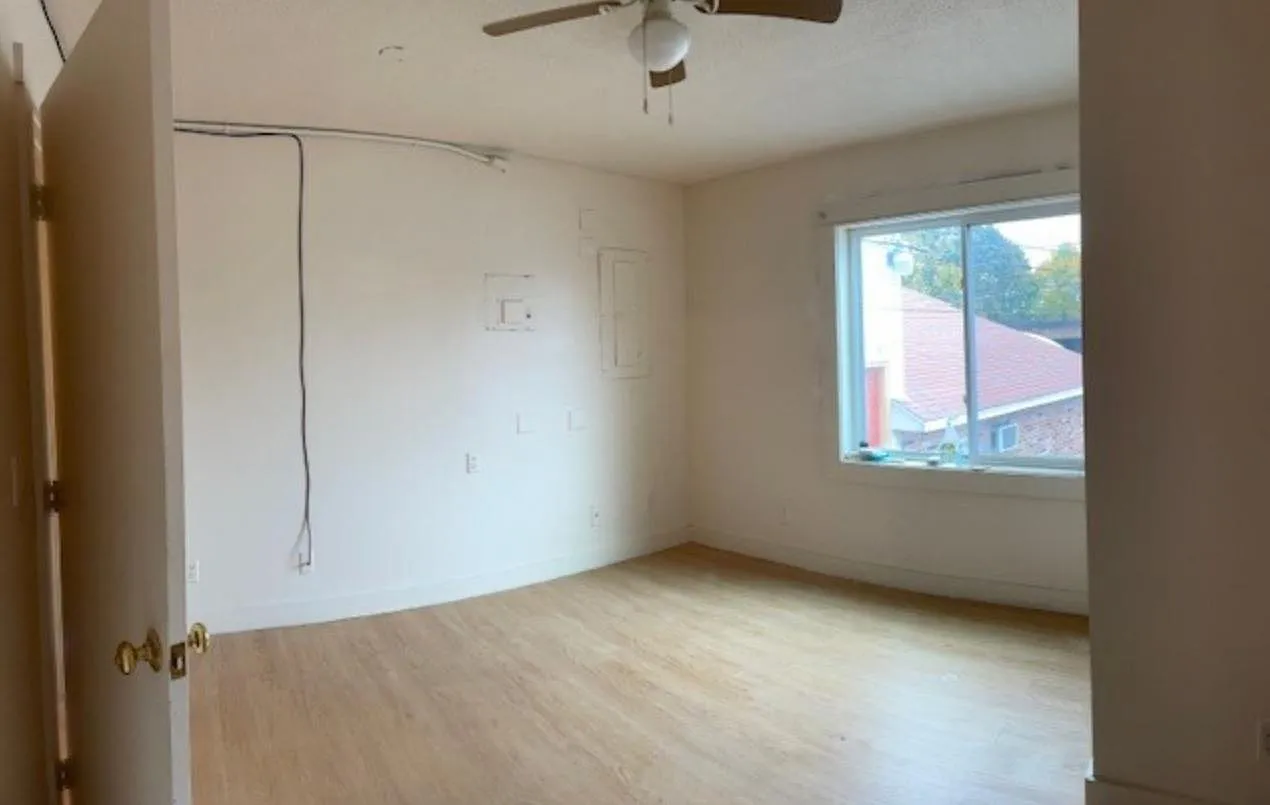 3 bed, 930 sqft, $2,850 — Photo 1