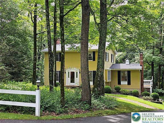 2nd image of 125 Ridge Ct