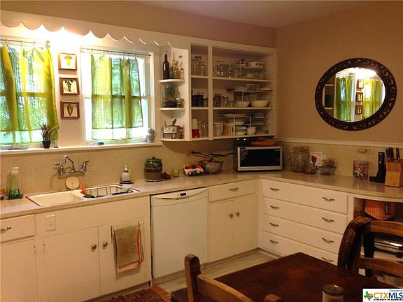 5th image of 315 Veramendi St