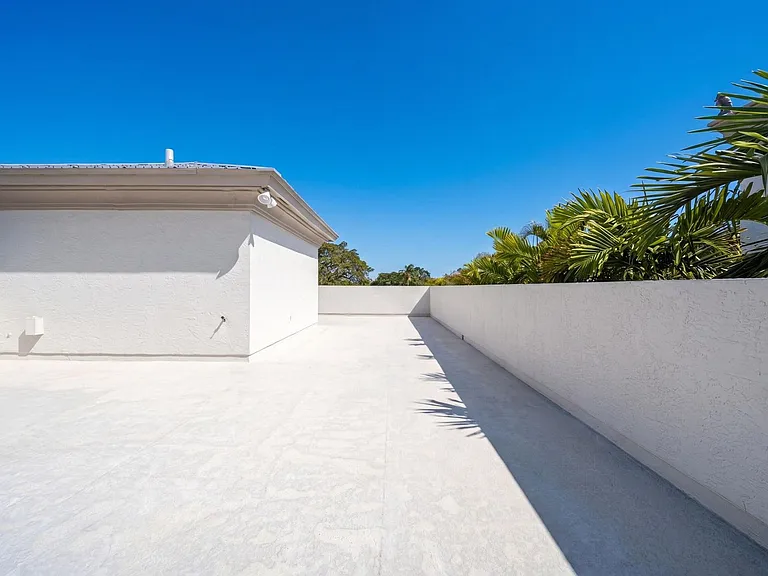 417 SW 8th St — Photo 6