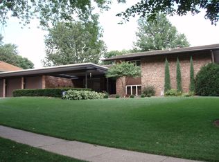 9907 Broadmoor Rd, Omaha, NE 68114