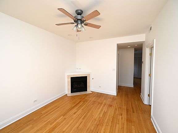 2nd image of 7404 N Oakley Ave APT 3