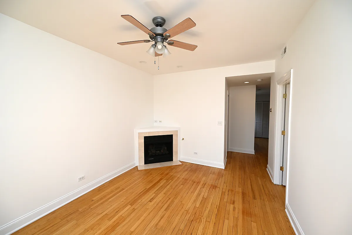 Building Photo - 7404 N Oakley Ave #3