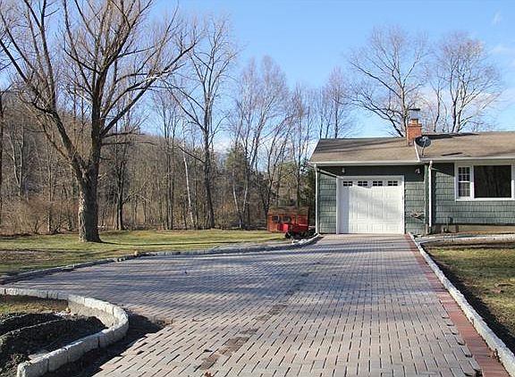3rd image of 9 Beverly Dr