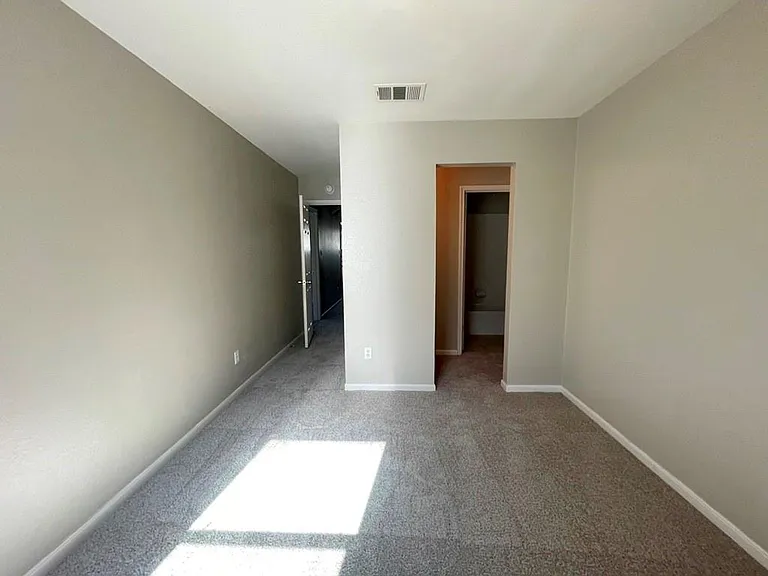2305 Bakers Way — Photo 34