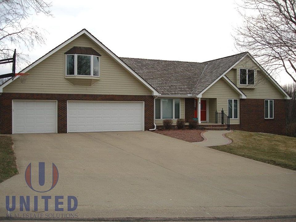 1st image of 9 Red Bridge Dr