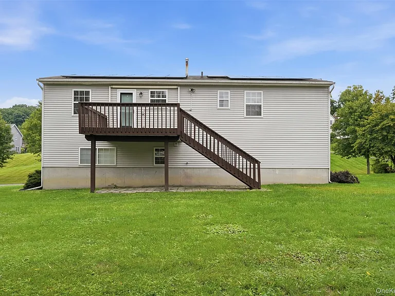 17 Watkins Dr — Photo 34