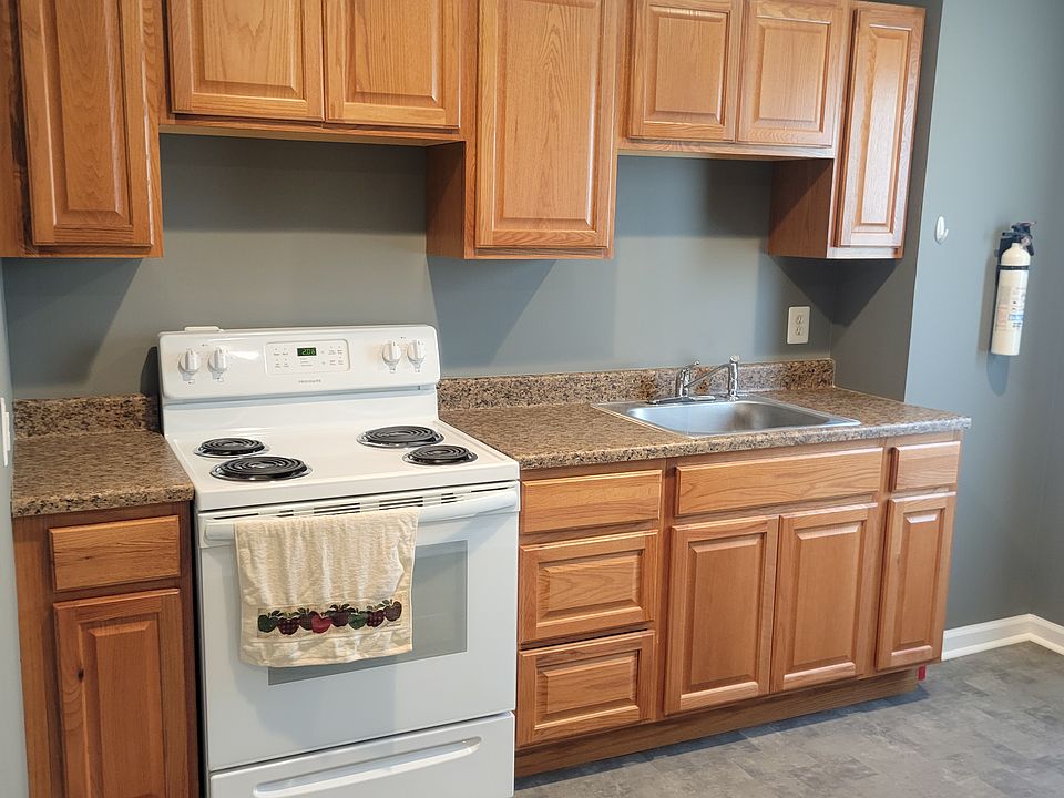 1st image of 945 E Main St APT 3