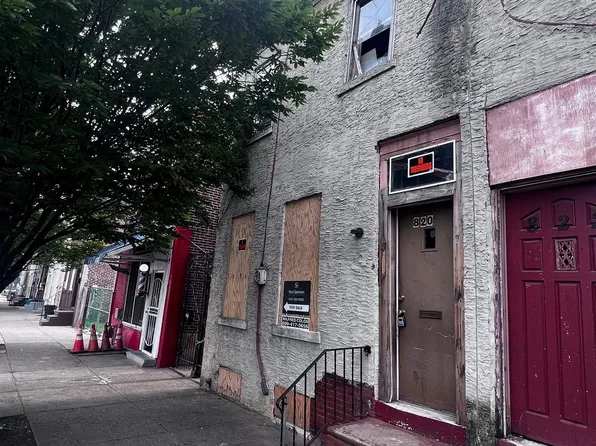 820 S 6th St, Camden, NJ 08103