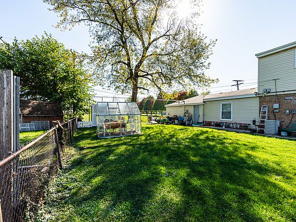 4th image of 301 S Roberta Ave