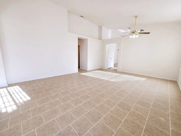 2054 Cardigan Ave — Photo 5