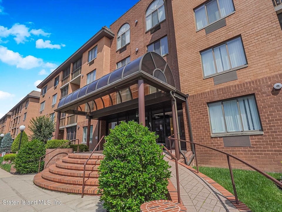 2nd image of 95 Essex Dr APT 2J