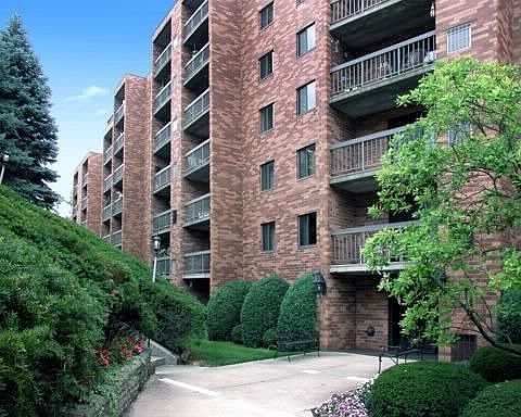 Spacious Unit in Great Location