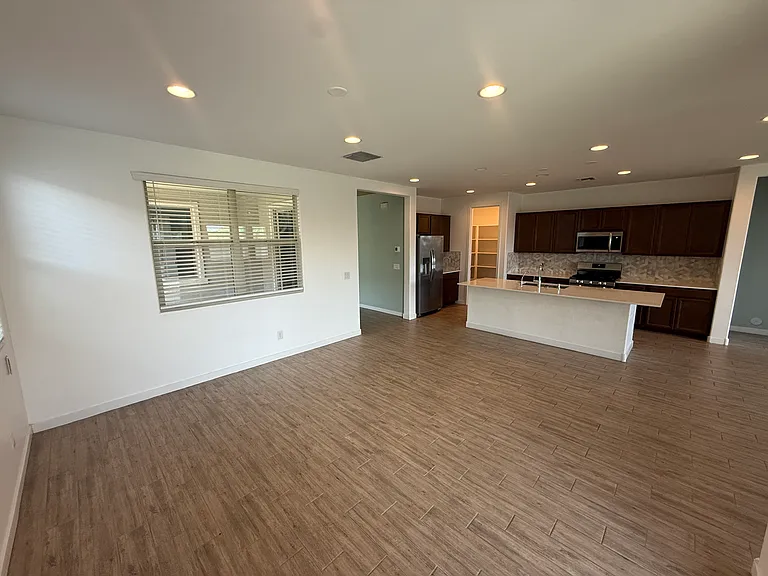 19145 W Coolidge St — Photo 6