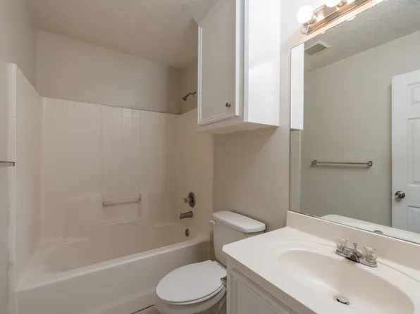 2404 Jaguar Ct, Bryan, TX 77807