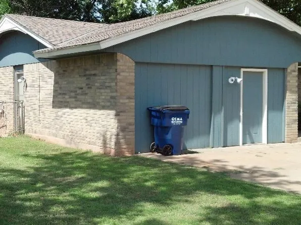 623 W Forest Dr, Mustang, OK 73064