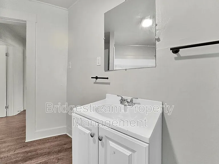 21B John St — Photo 9