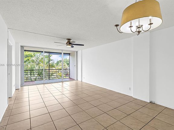 2nd image of 112 Royal Park Dr APT 3A