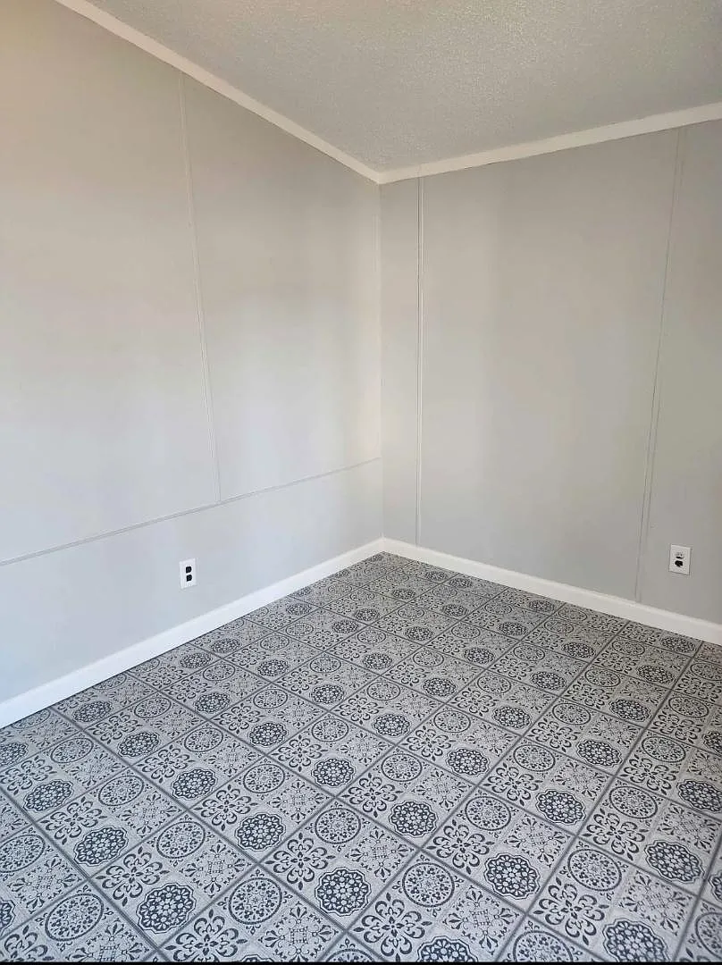 16 Windsor Ln — Photo 2