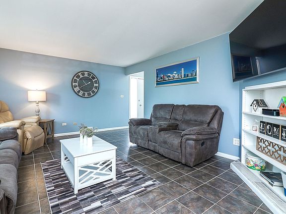 3rd image of 1909 Rosewood Ct APT 3D