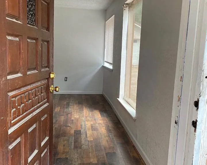 305 Downs Dr — Photo 6