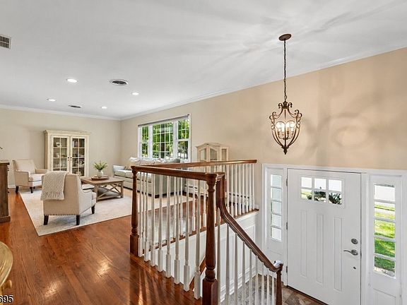 3rd image of 302 Woods End Rd