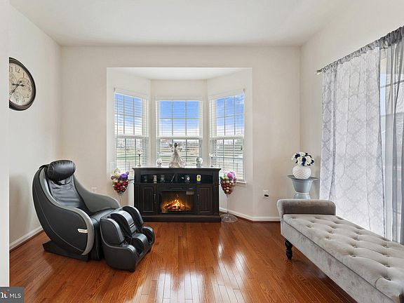 4th image of 9034 Randolph Cir